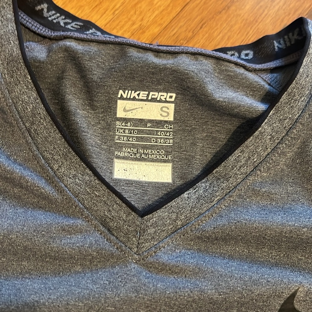 Nike pro‎ tshirt - Picture 6 of 9